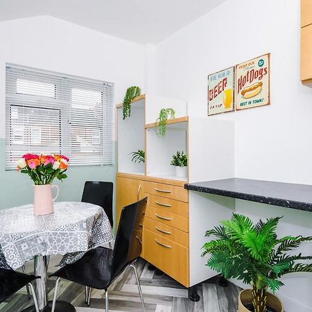 Harley House - Spacious Home With Free Netflix & Parking By Rocketbnb Coventry Exterior photo