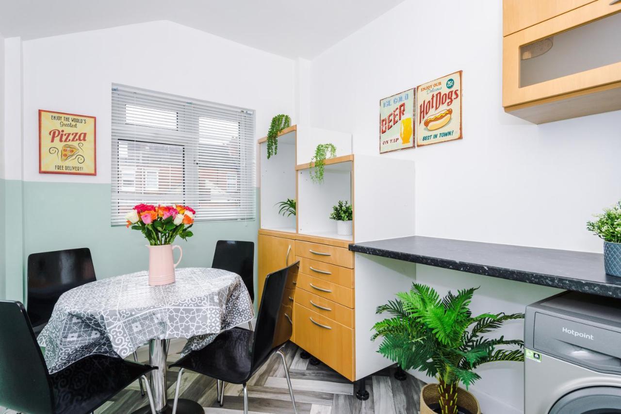 Harley House - Spacious Home With Free Netflix & Parking By Rocketbnb Coventry Exterior photo